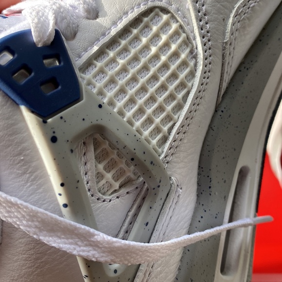 Air Jordan 4 retro( GS) just wear two times. Very good condition. - Picture 8 of 13